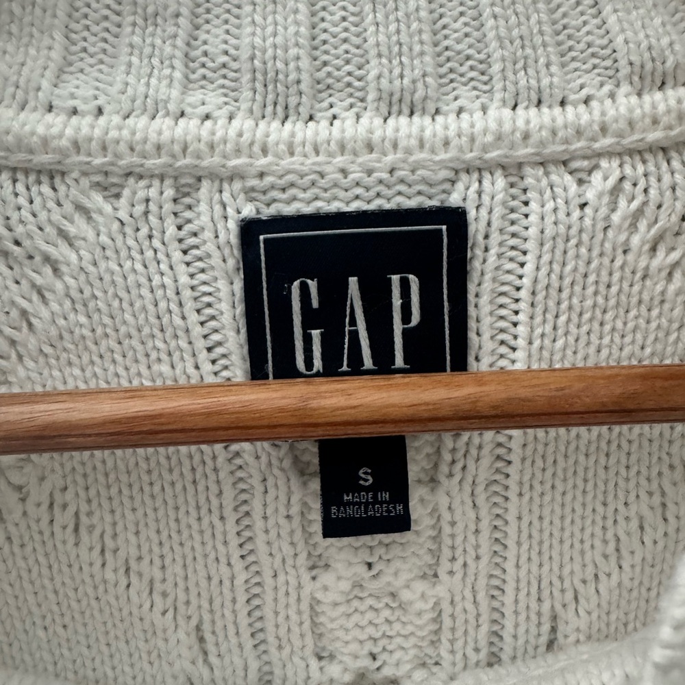 Classic Gap White Cable Knit Sweater - Picture 4 of 10